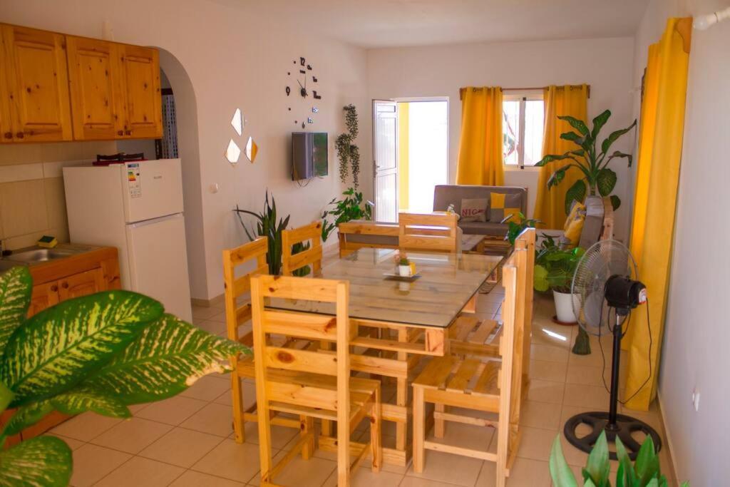 Cosy & Relax Yellow House 5Mn Walk From The Beach! Calheta Dış mekan fotoğraf