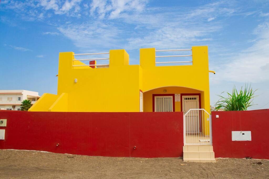 Cosy & Relax Yellow House 5Mn Walk From The Beach! Calheta Dış mekan fotoğraf