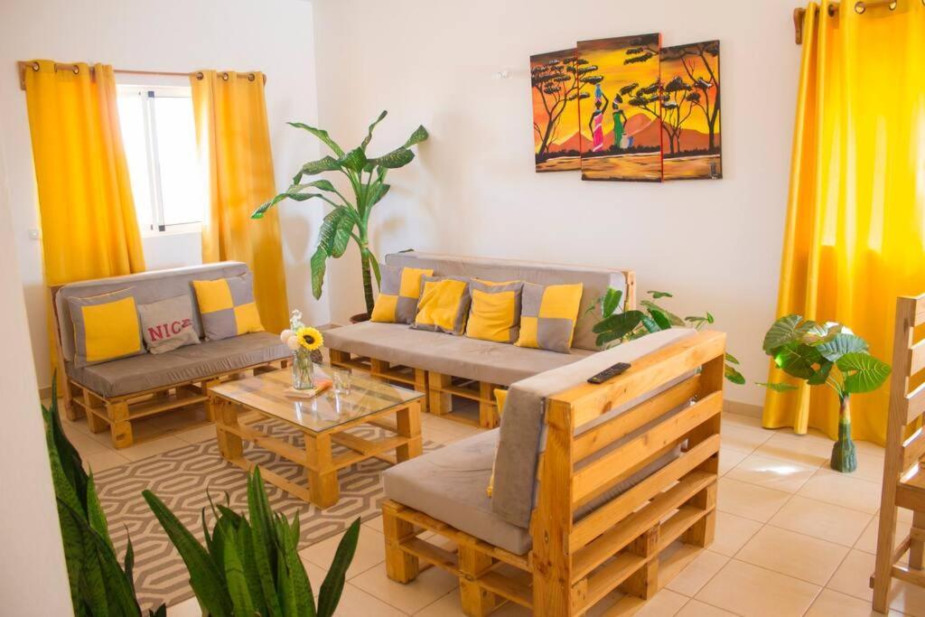 Cosy & Relax Yellow House 5Mn Walk From The Beach! Calheta Dış mekan fotoğraf